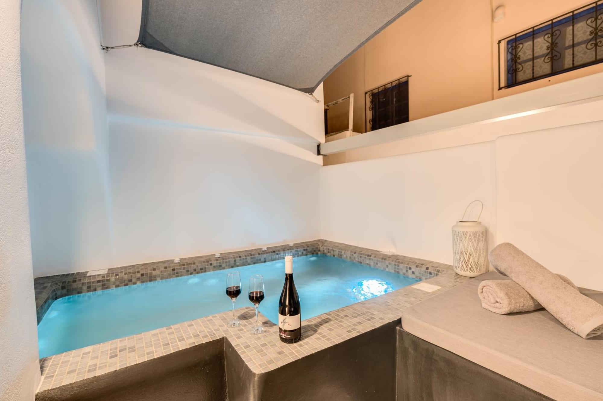 Tiara Suites Santorini Φηρά Εξωτερικό φωτογραφία